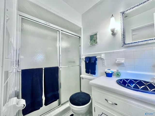 145 Lakewood Drive E, Muscle Shoals, AL 35661