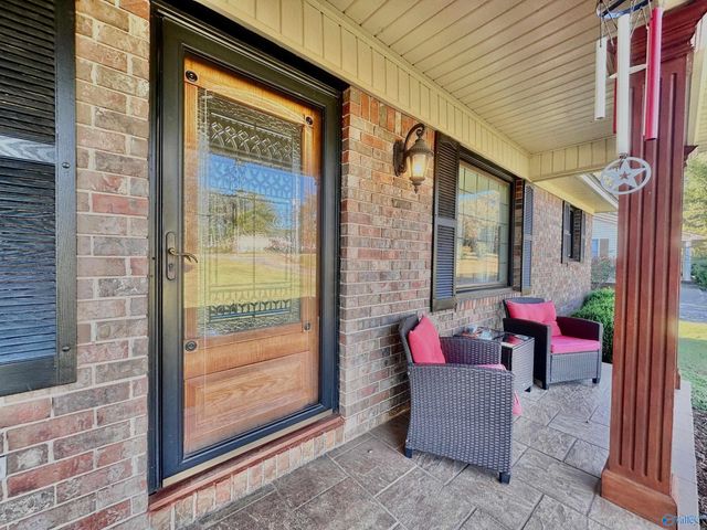 145 Lakewood Drive E, Muscle Shoals, AL 35661