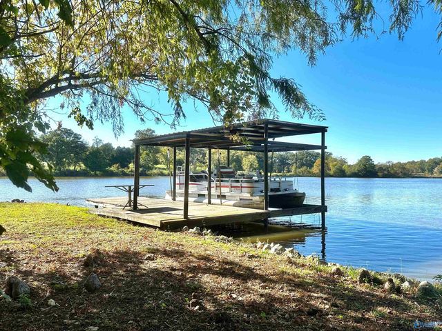 145 Lakewood Drive E, Muscle Shoals, AL 35661