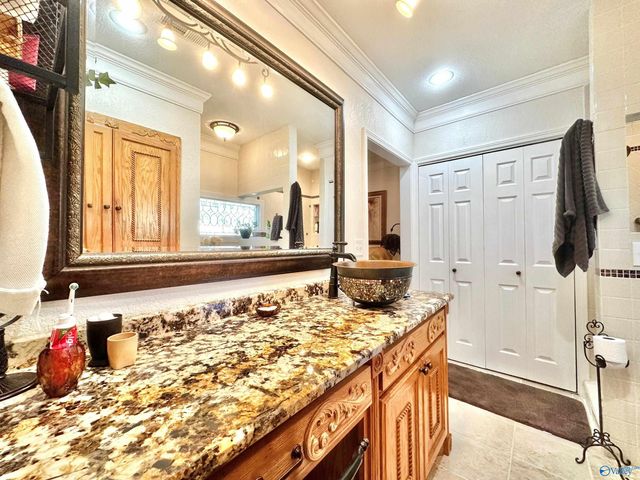 145 Lakewood Drive E, Muscle Shoals, AL 35661