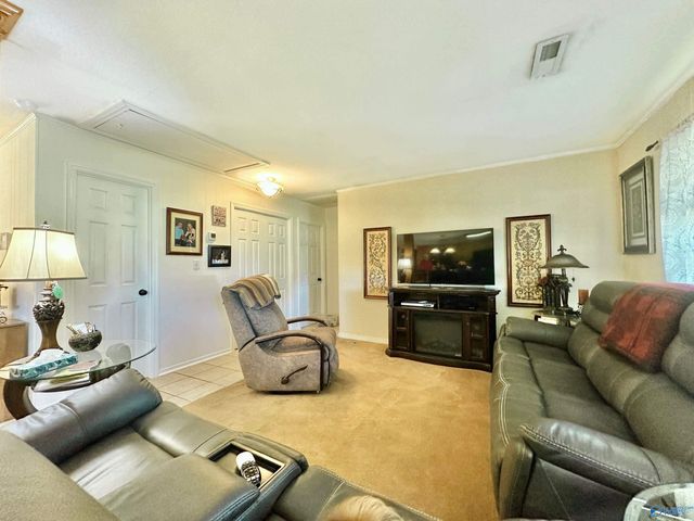 145 Lakewood Drive E, Muscle Shoals, AL 35661