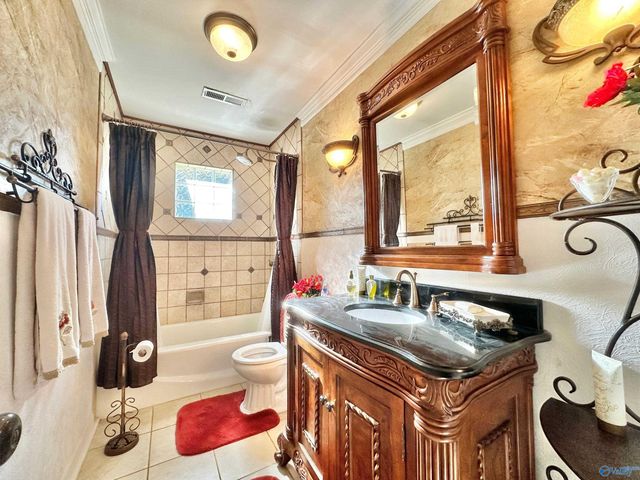 145 Lakewood Drive E, Muscle Shoals, AL 35661