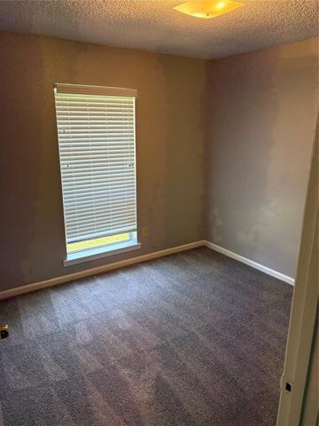 226 E Dumble Street, Alvin, TX 77511
