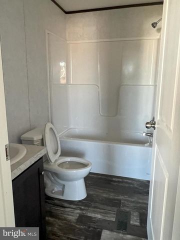 211 EISENHOWER DR, Moorefield, WV 26836