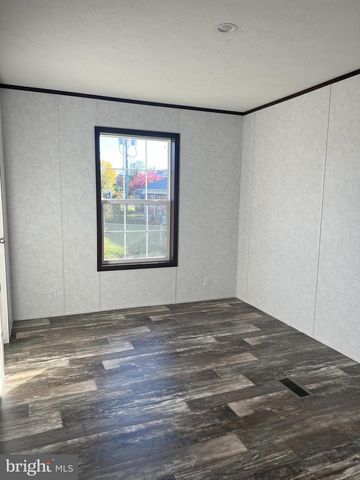 211 EISENHOWER DR, Moorefield, WV 26836