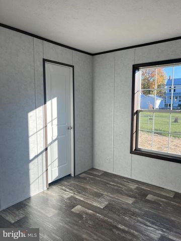 211 EISENHOWER DR, Moorefield, WV 26836