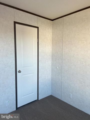 211 EISENHOWER DR, Moorefield, WV 26836