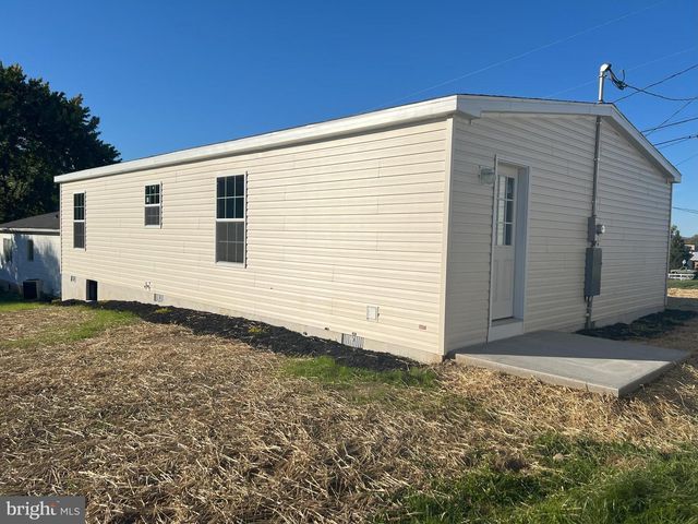 211 EISENHOWER DR, Moorefield, WV 26836