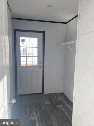 211 EISENHOWER DR, Moorefield, WV 26836