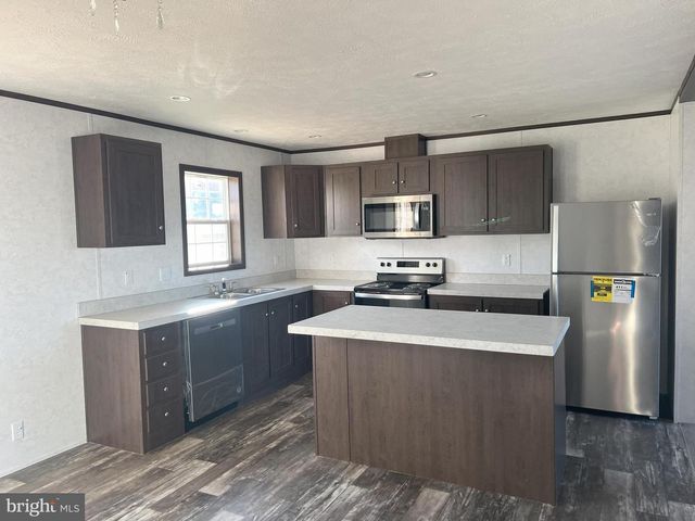 211 EISENHOWER DR, Moorefield, WV 26836