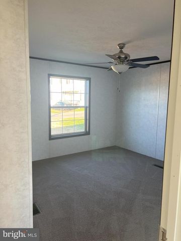 211 EISENHOWER DR, Moorefield, WV 26836