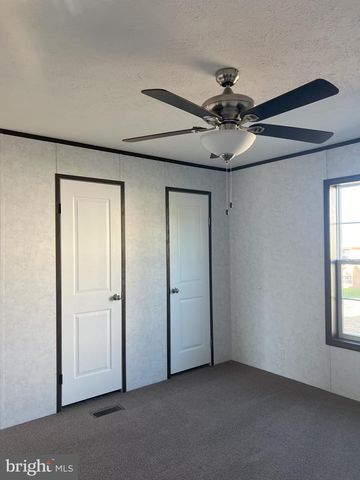 211 EISENHOWER DR, Moorefield, WV 26836