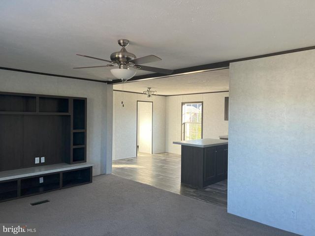 211 EISENHOWER DR, Moorefield, WV 26836