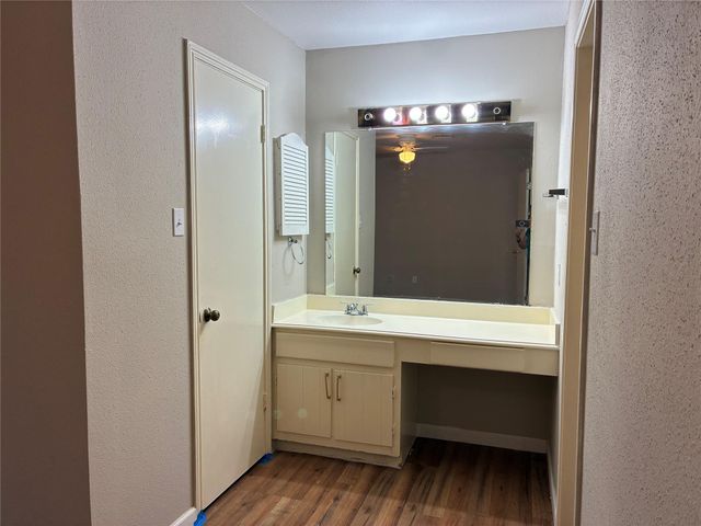 9200 W Bellfort Street 20, Houston, TX 77031