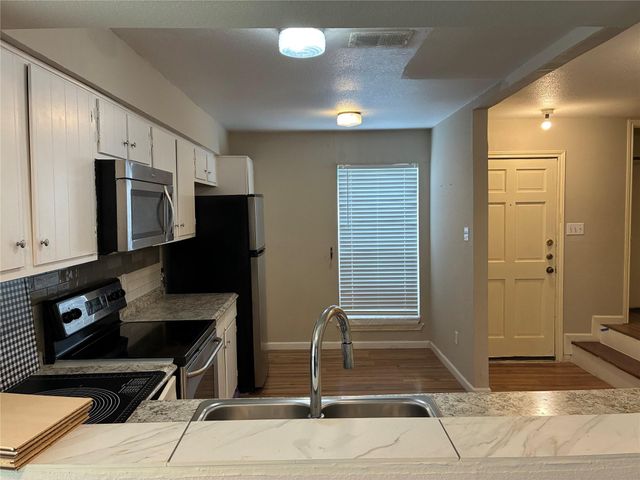 9200 W Bellfort Street 20, Houston, TX 77031