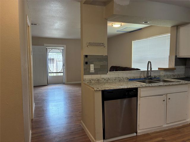 9200 W Bellfort Street 20, Houston, TX 77031