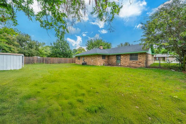 105 Briar Lane, Waxahachie, TX 75165