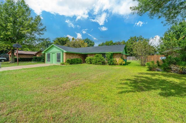 105 Briar Lane, Waxahachie, TX 75165