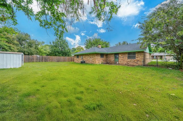 105 Briar Lane, Waxahachie, TX 75165