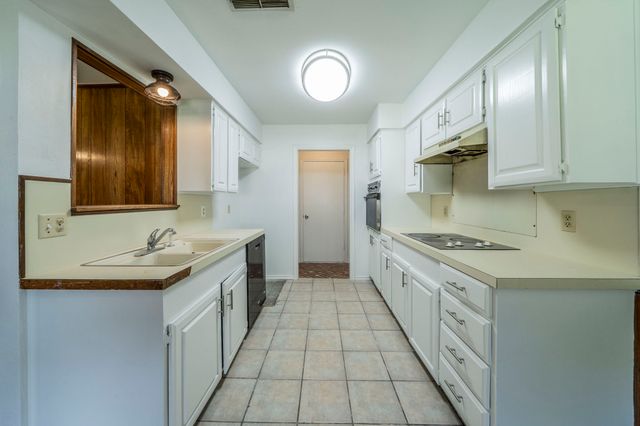 105 Briar Lane, Waxahachie, TX 75165