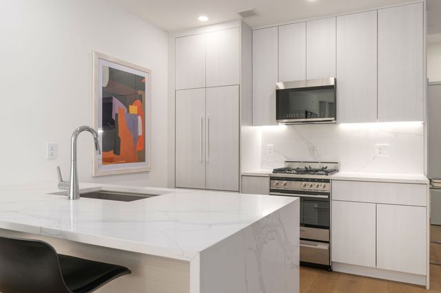 379 Ocean Pkwy Apt 5C, New York City, NY 11218