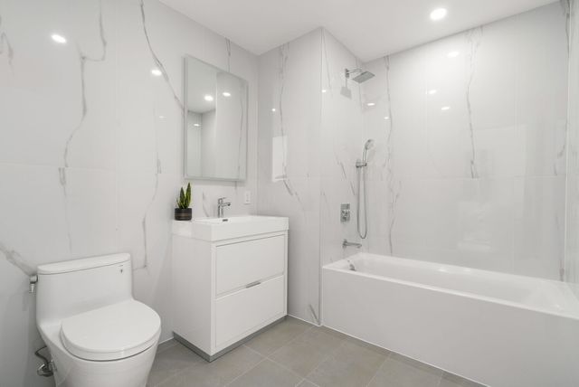 379 Ocean Pkwy Apt 5C, New York City, NY 11218