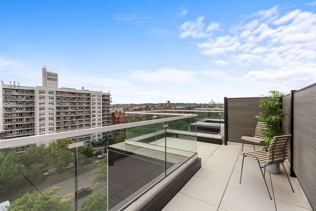 379 Ocean Pkwy Apt 5C, New York City, NY 11218