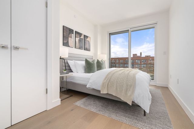 379 Ocean Pkwy Apt 5C, New York City, NY 11218