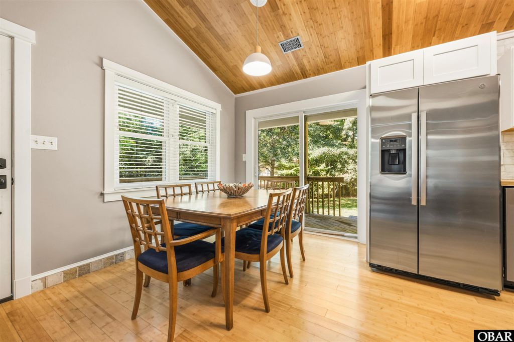 Image 11 of property listing at 5104 The Woods Road, Kitty Hawk, NC 27949