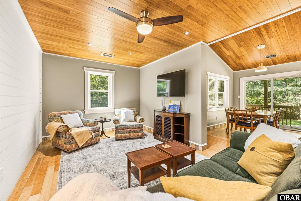 Image 5 of property listing at 5104 The Woods Road, Kitty Hawk, NC 27949