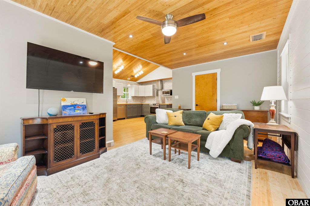 Image 7 of property listing at 5104 The Woods Road, Kitty Hawk, NC 27949