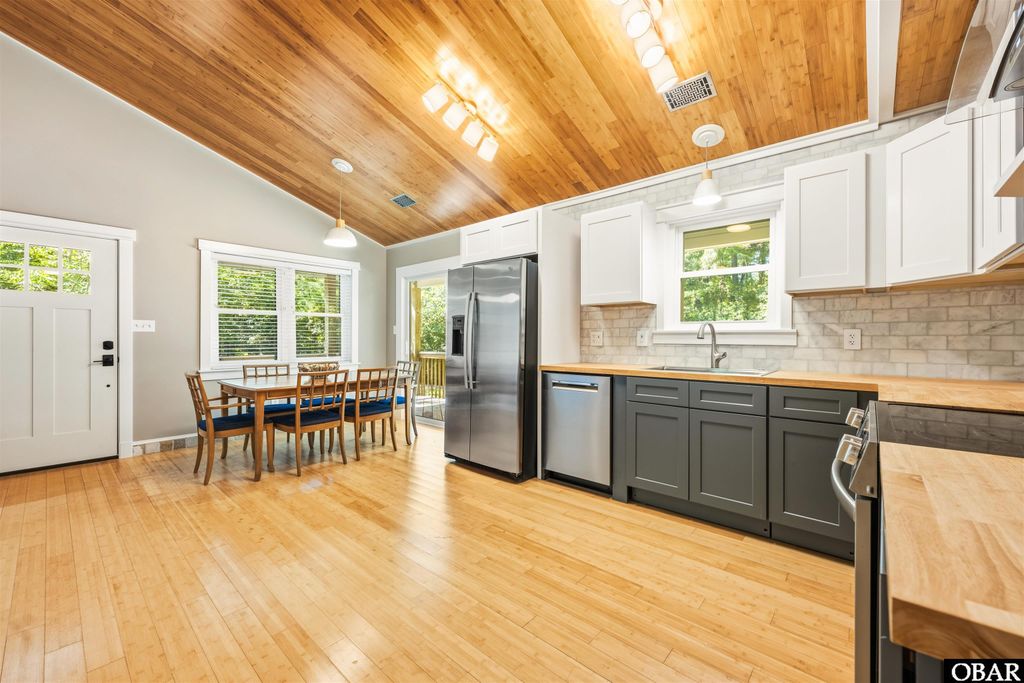 Image 9 of property listing at 5104 The Woods Road, Kitty Hawk, NC 27949