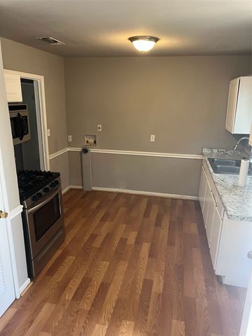 102 S Sheppard Drive, Euless, TX 76040