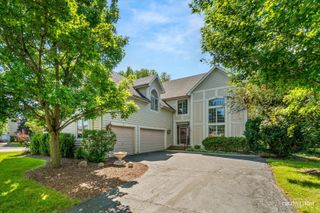 4N468 S Robert Frost Circle, St. Charles, IL 60175