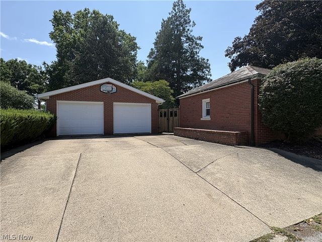 370 N Main Street, Columbiana, OH 44408