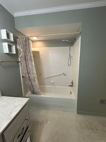 8260 Clinton River Drive, Sterling Heights, MI 48314