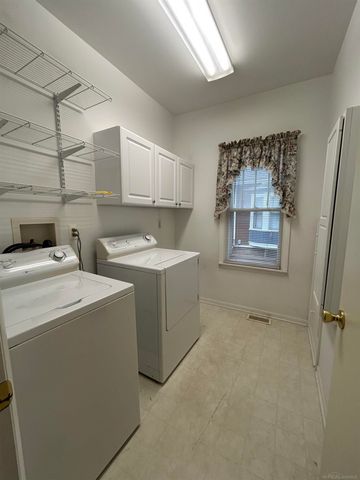 8260 Clinton River Drive, Sterling Heights, MI 48314