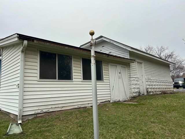 8260 Clinton River Drive, Sterling Heights, MI 48314