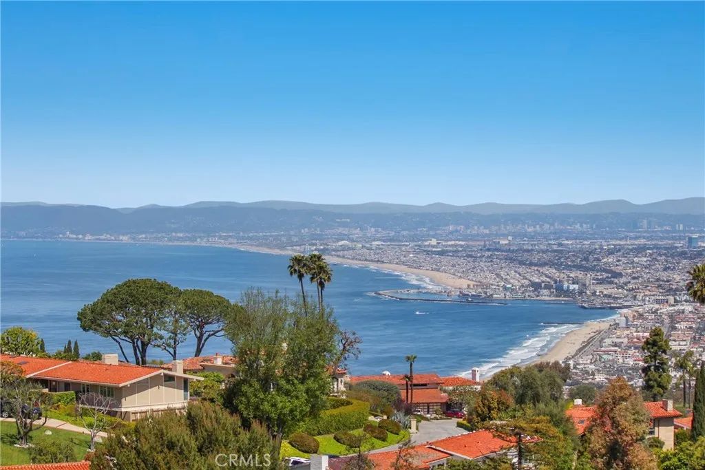 Image 1 of property listing at 2521 Novato Place, Palos Verdes Estates, CA 90274