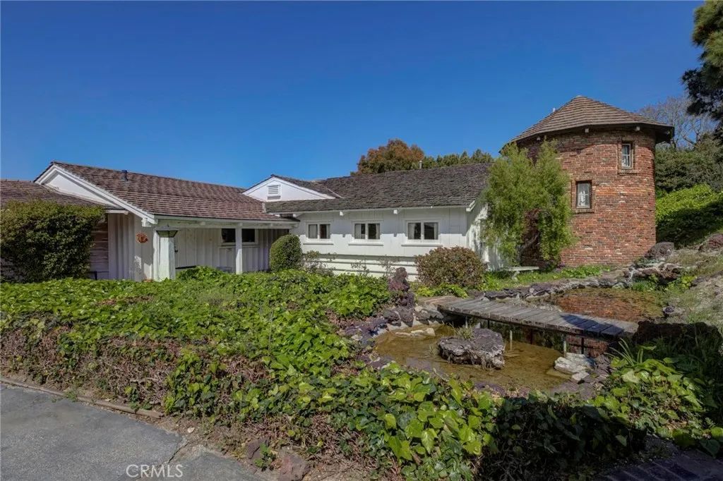 Image 2 of property listing at 2521 Novato Place, Palos Verdes Estates, CA 90274