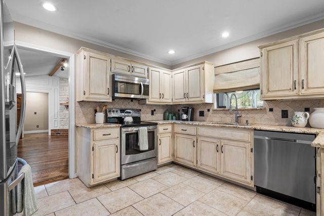 301 Meadow Knoll Drive, Double Oak, TX 75077