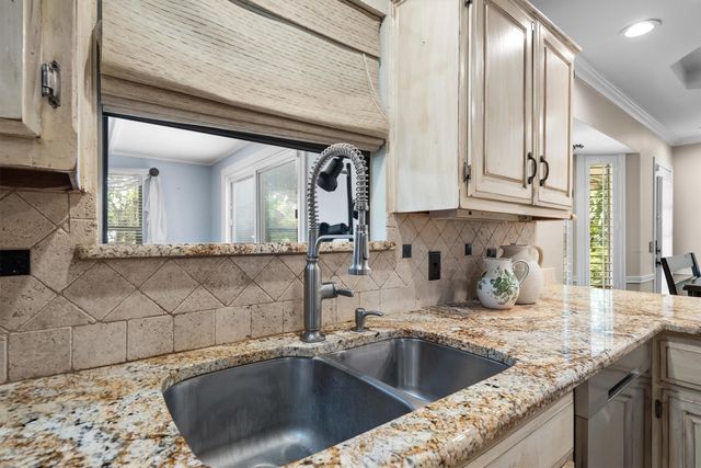 301 Meadow Knoll Drive, Double Oak, TX 75077