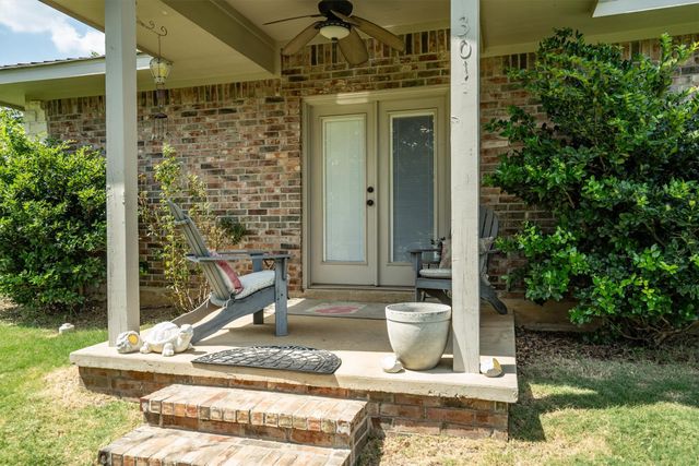 301 Meadow Knoll Drive, Double Oak, TX 75077