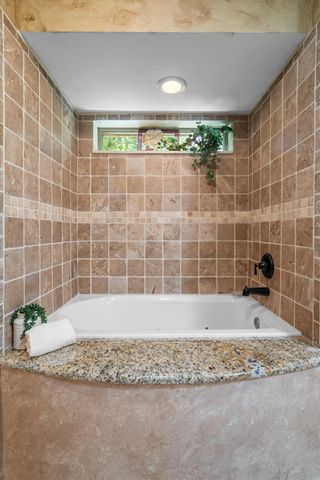 301 Meadow Knoll Drive, Double Oak, TX 75077