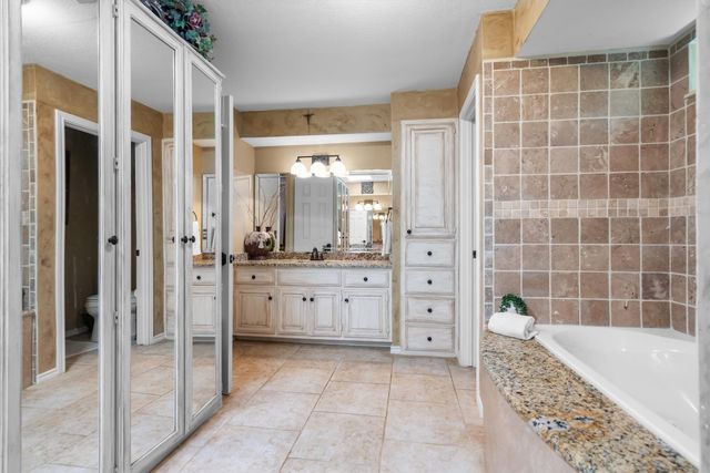 301 Meadow Knoll Drive, Double Oak, TX 75077