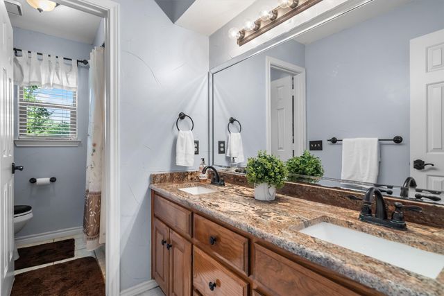 301 Meadow Knoll Drive, Double Oak, TX 75077