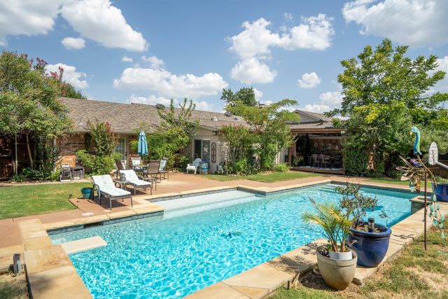 301 Meadow Knoll Drive, Double Oak, TX 75077