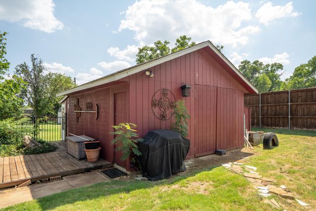 301 Meadow Knoll Drive, Double Oak, TX 75077