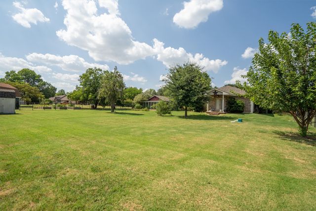 301 Meadow Knoll Drive, Double Oak, TX 75077