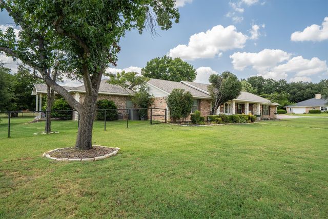 301 Meadow Knoll Drive, Double Oak, TX 75077
